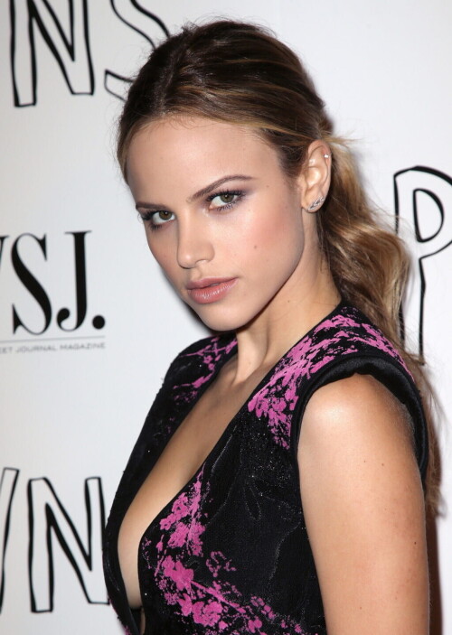 2015Halston Sage Paper Towns premiere in Hollywood 22e6b138479a3a112