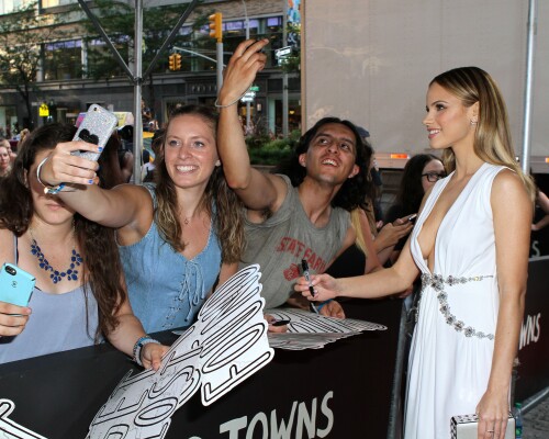 2015Halston Sage Paper Towns premiere in NY 964fdd30bacc0af9f