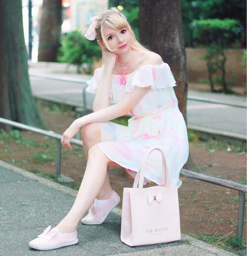 2017 DFj2uVPXoAIUm6x14767f5b433dea67