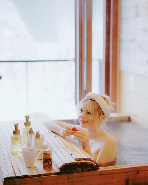 2019 DweDkF8VAAAAuET6ca9da42718ab287