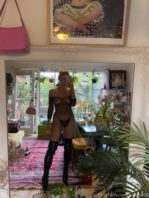 2020 11 22.1312437094.glitter princess 