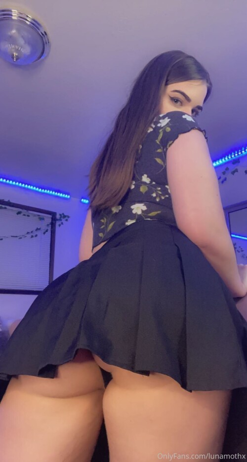 2021 04 12 Stop looking up my skirt ya perv 20b71b395a8f881e1