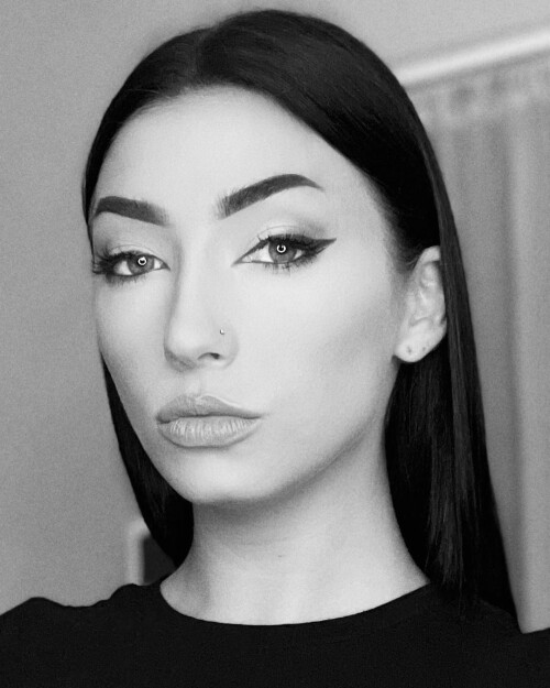 2021-04-18-00.44.18-2554339832615645864_530096186a44ee12d0d9d6c6