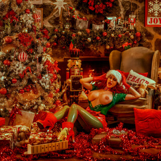 2021-12-bianca-beauchamp-santas-naughty-elf-06885-055