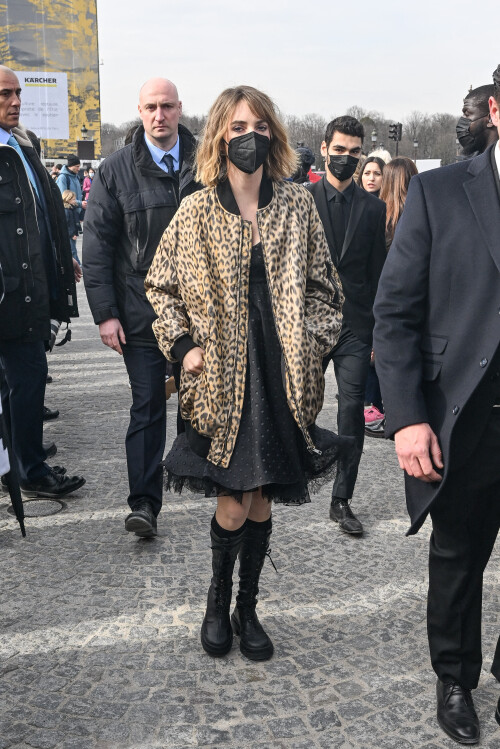 Maya Hawke attending the Dior show during PFW Womenswear Fall/Winter 22/23 in Paris, France on March 1, 2022. Photo by Julien Reynaud/APS-Medias/ABACAPRESS.COM  | 800513_060 Paris France