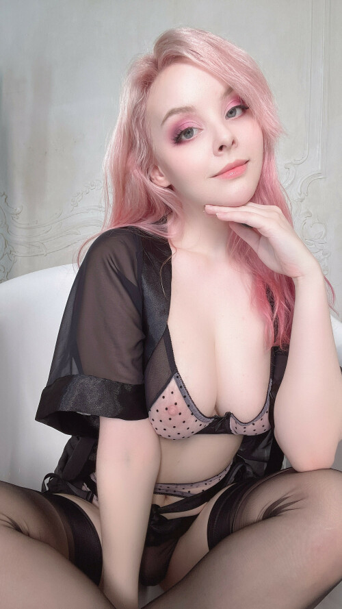 2022 05 Just Helly selfie 10