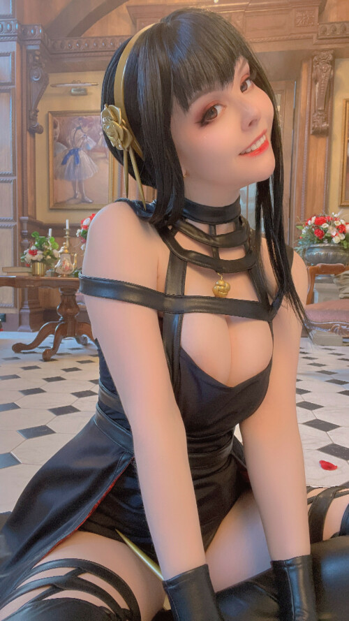 2022 05 Yor Forger 4