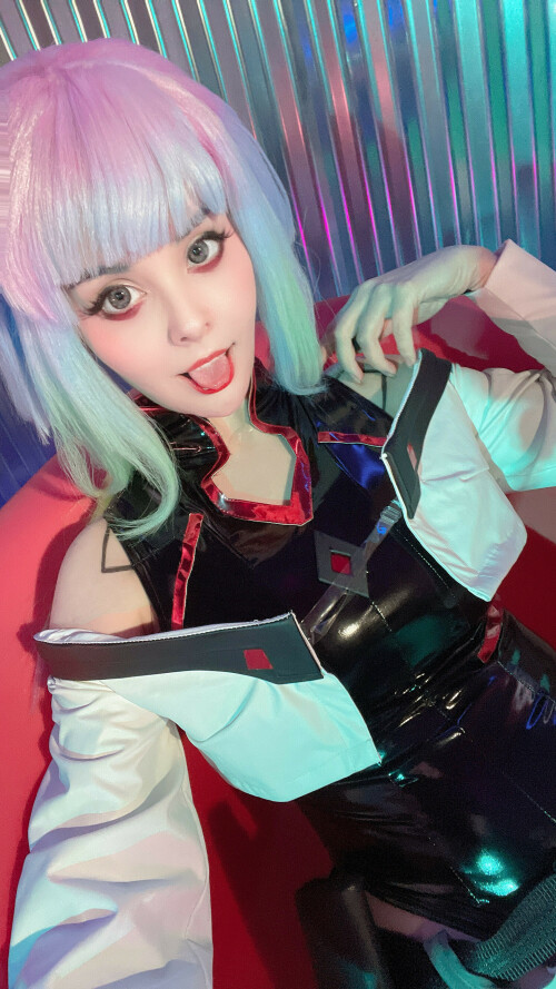 2022 10 Lucy Edgerunners Selfies 2100b383ad55f1a98d