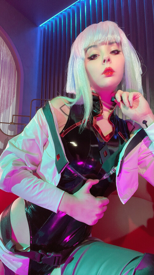 2022 10 Lucy Edgerunners Selfies 266854a4865fe58cd6