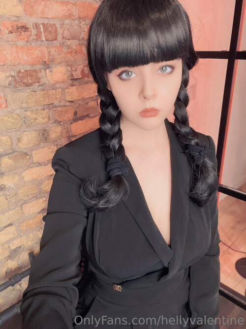 2022 12 29 onlyfans black dress 01