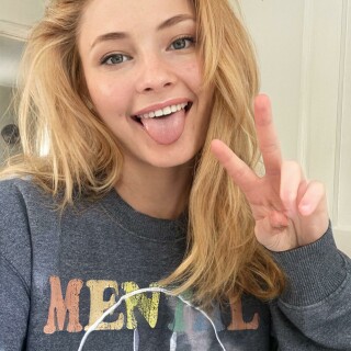 2023-08-11_selfie_15oapdq_peace_out_stressful_week_its_time_for_the_weekend47f892e82681241f
