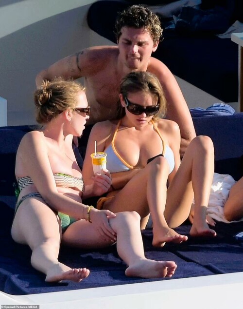 2023 08 17 Celebhub 15tudl1 leni klum on vacation 08172023 0000000000000000170ca132b858c0db1f