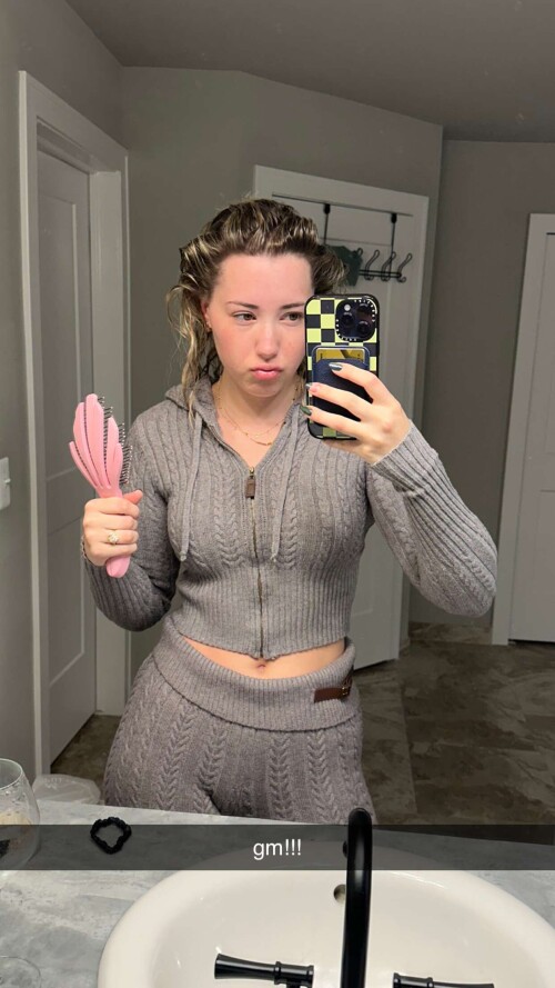 2023 12 22 05 06 00 Qneb5vkATq2NBs6f34oaIQAAgemtvbHdjbnh3AYyP6oVvAYyP6oSXAAAAAA pineapplebrat40bc026