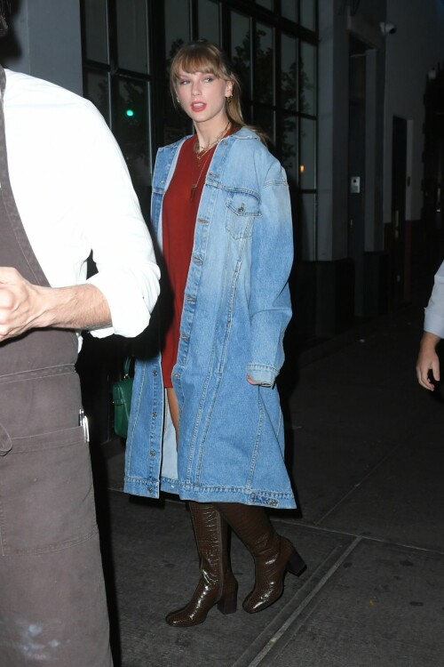 20230920 091655 TaylorSwift13 1280x1920935a9e6426418277