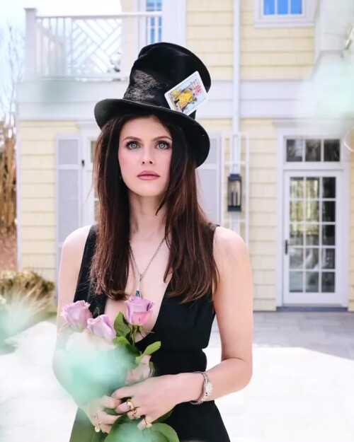 2025 05 HamptonsOuttakes 14 6248703a527e90db