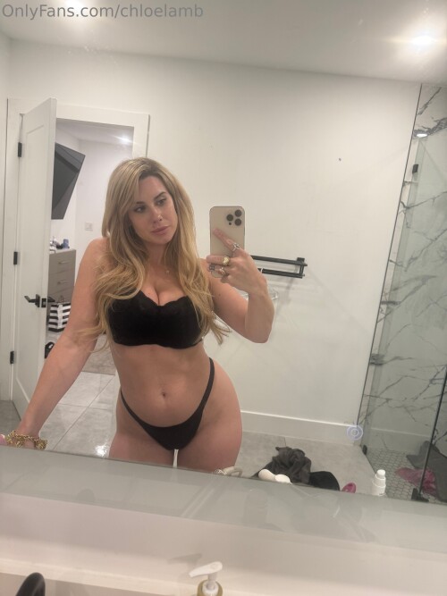 2025 10 18 OF DLchloelamb 3840x5120 f09337eb09a213675ac9dd24f3e222a321271e6c87af9d48