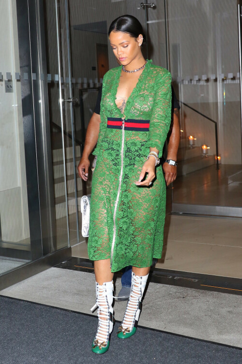 204960652 rihanna out in new york 024