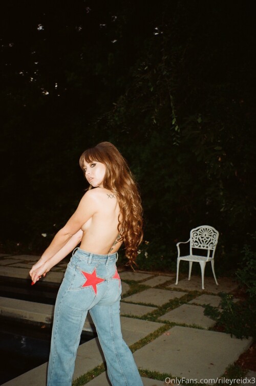 2075x3130 4094bfc4966c948573299439d25b0589