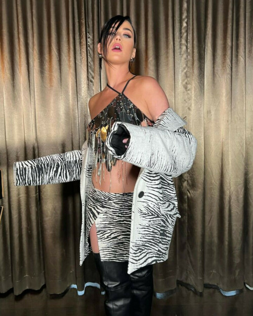 21BD213E 4196 401D B6CF A6D968F533DA