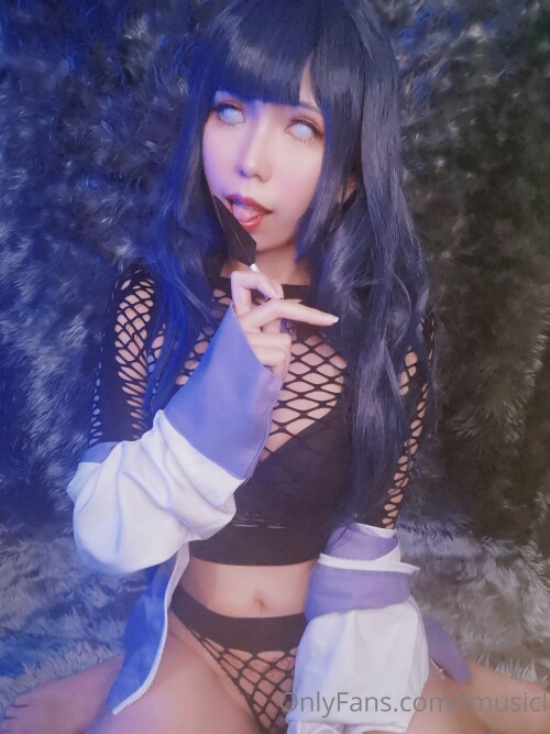 21 Hinata Hyuga 21705e9d3d84fa6b2d