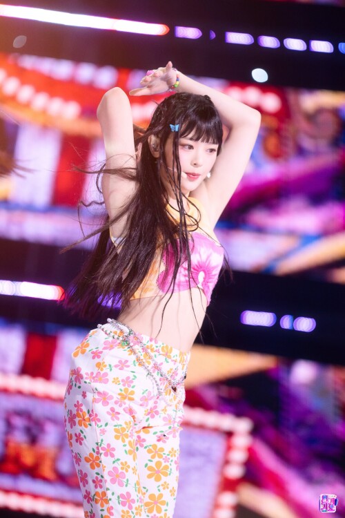 220821 NewJeans Hanni Attention at Inkigayo documents 21e7390fbce7a44555