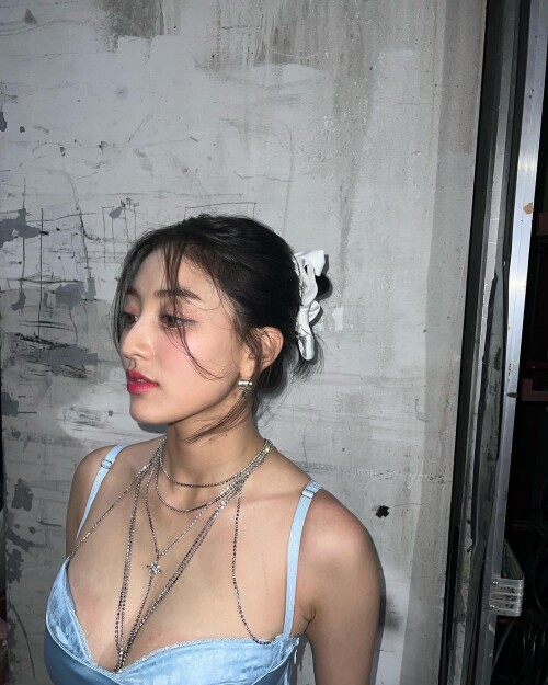 220826 TWICE Jihyo Instagram Update documents 11274c21bab0978028