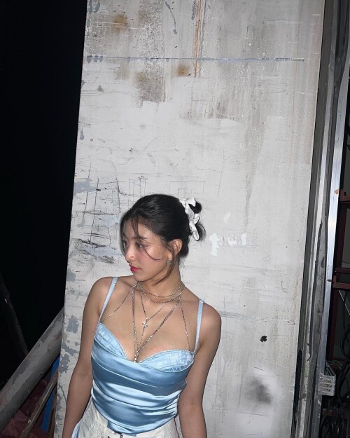 220826 TWICE Jihyo Instagram Update documents 51945b2245bea053ce