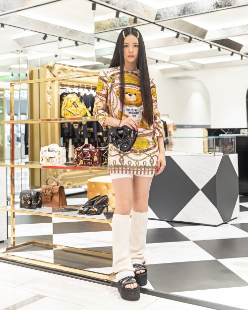 220915 NewJeans Hanni Maschino s Pop Up Store documents 11c521b1d2d9dbb73