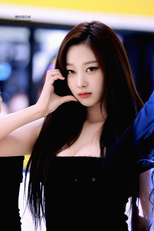 221118 11c940d652769bbef9