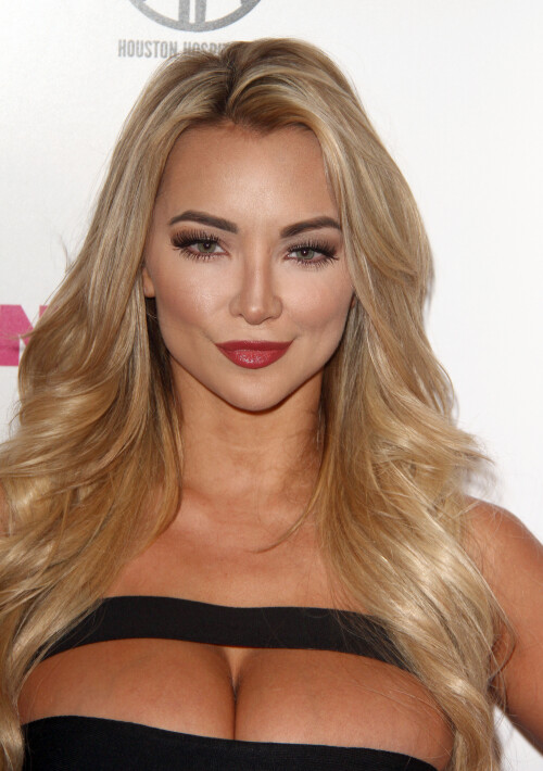 FFN_IMAGE_51965988|FFN_SET_70002958