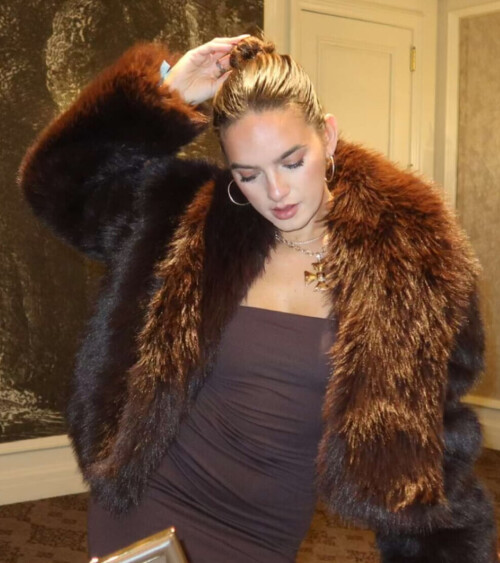 23306403 421E 4BA4 B328 C611AEC80C7F4ec37a27ba3a1b58