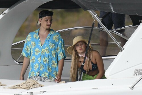 23B8CAE4-2173-4955-9FF7-D8761FBAAE01