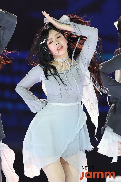 240106 NewJeans Hanni 38th Golden Disc Awards documents 11d2fceb159e41f4f8