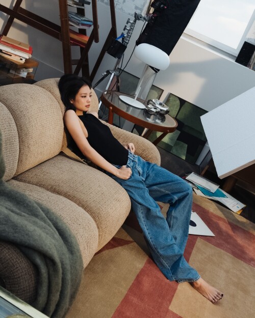 240227 JENNIE Calvin Klein Spring 2024 Campaign Behind 2fc2bc6e1a34f8b93