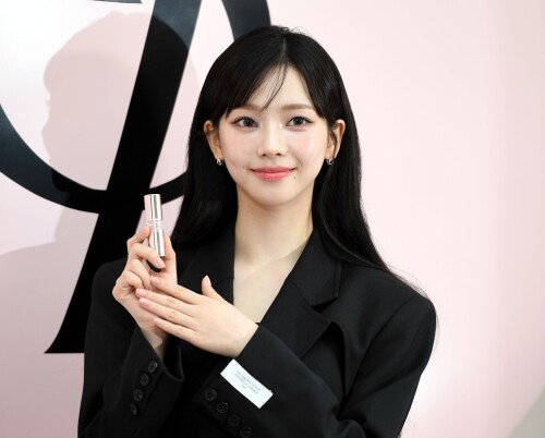 240424 aespa Karina YSL Beauty Loveshine Pop up store 15f16fc088a7fe30ed