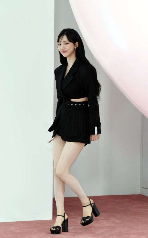 240424 aespa Karina YSL Beauty Loveshine Pop up store 1729f019771f8f3c47