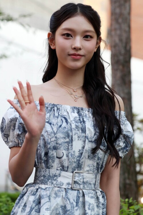 240529 New Jeans Haerin DIOR Event in Seoul documents 1627cf1554f9da686f