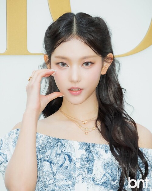240529 New Jeans Haerin DIOR Event in Seoul documents 218ba8f7e967cff44c