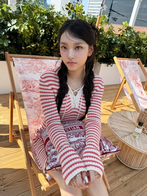 240529 NewJeans SNS Update HAERIN at the diorviera pop up event documents 3e80f342760e425ce