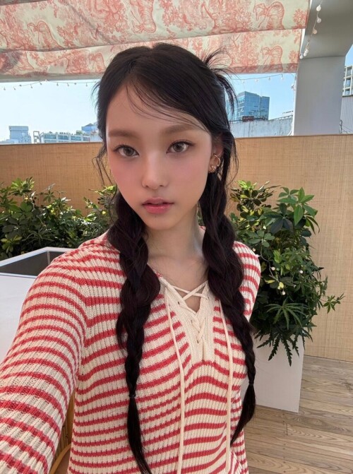 240531 NewJeans Twitter Update with Haerin documents 3ae03d56ee379df93