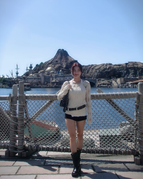 240918 JIHYO Instagram Update documents 5ef53f225047e1ab6