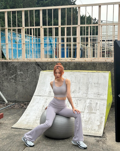 241004 SEULGI Instagram Update documents 16380f71bba4e4ca8d