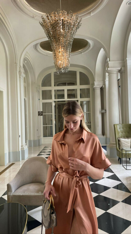 2418A317 BED3 4039 810D A5512B2E05E6