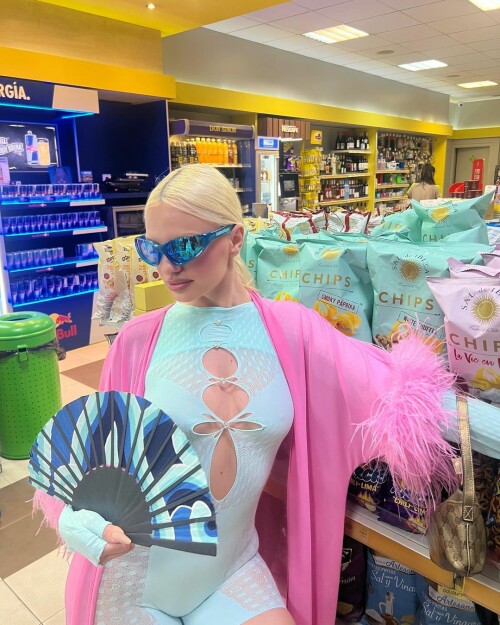 24DFFE7C FF98 4BEA AA53 A3372FEA4E83