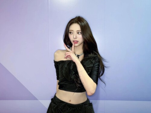 25.01.29 ITZY Instagram post 2d07f1405cd4f82c5