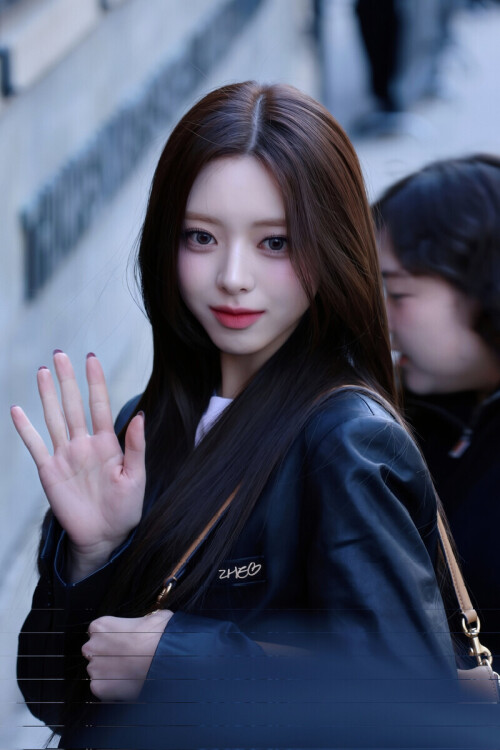 250211 YUNA at the New York Fashion Week for COACH Fall Winter 2025 Showjpeg 3e8a623abb76eec12