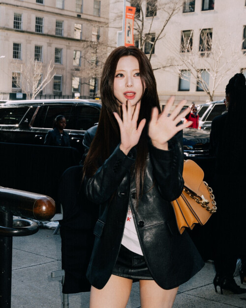 250211 YUNA at the New York Fashion Week for COACH Fall Winter 2025 Showjpeg 49df136813fba43bb