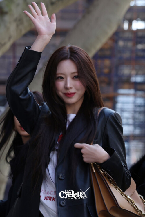 250211 YUNA at the New York Fashion Week for COACH Fall Winter 2025 Showjpeg 708b76a4b25ae424a