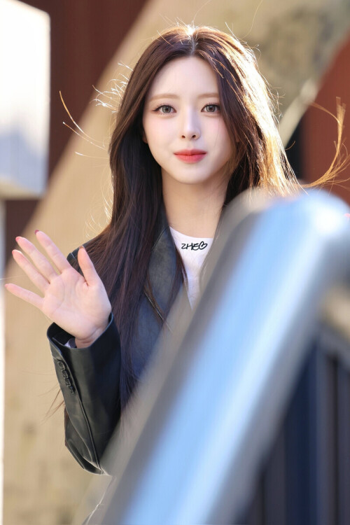 250211 YUNA at the New York Fashion Week for COACH Fall Winter 2025 Showjpeg 999ae51fbca9bf15f