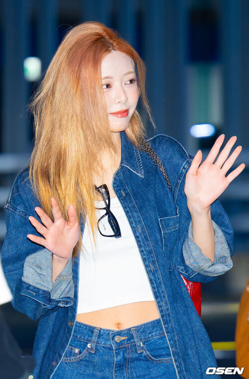 250412 YUNA at Incheon International Airport 4adf7fdad94f74a5a